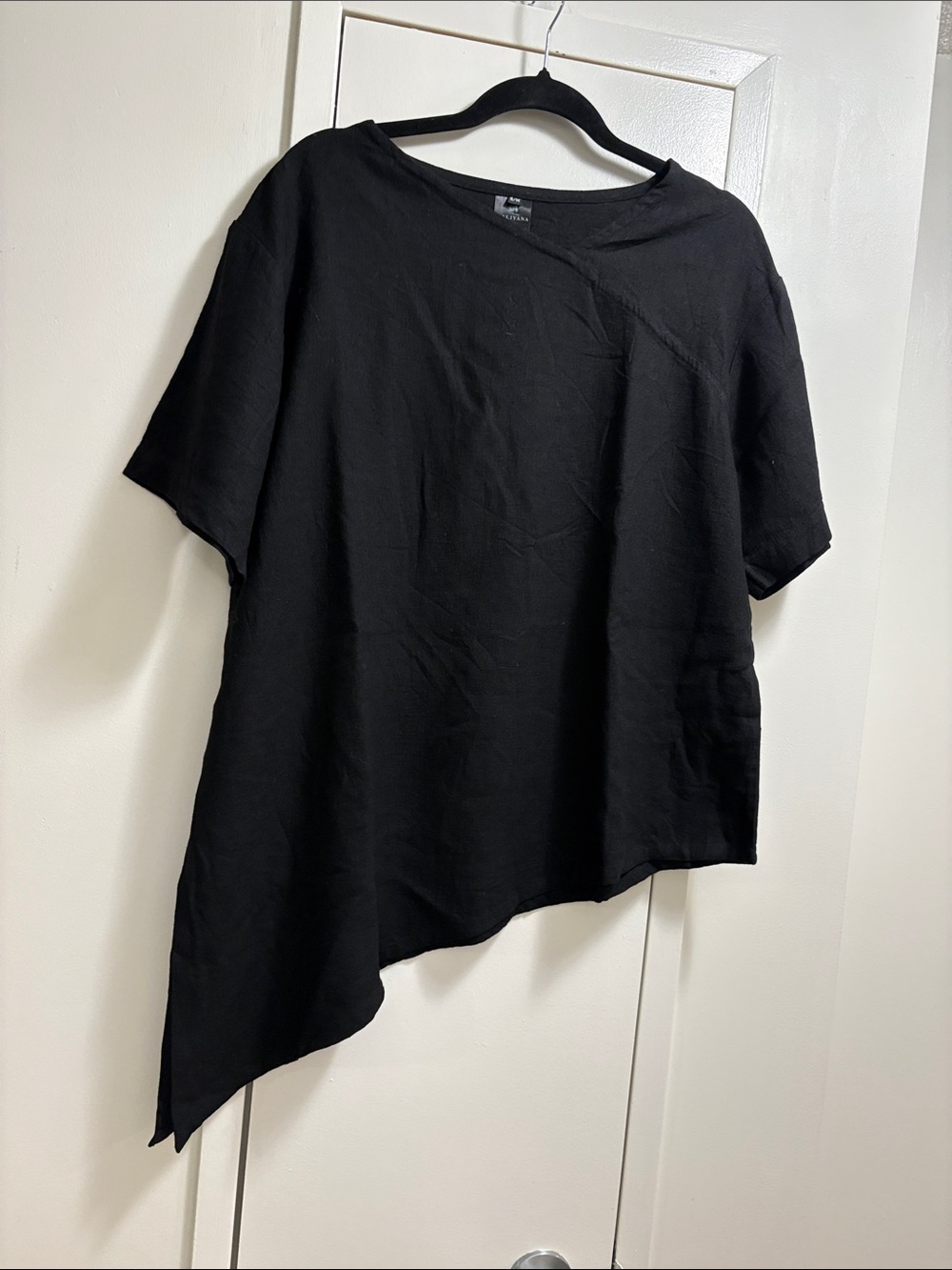 Kaliyana Black Asymmetric Hem Women's Top